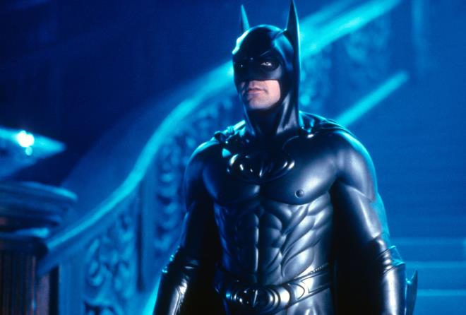 George Clooney &#8211; Batman &Robin<p>  <p>George Clooney filmi beenmemekle bir bakma hakl.  <p>  Batman hayranlar tarafndan bile 'en baarsz seri' seilmiti 'Batman&Robin'.  <p>  Clooney byle kt bir filmde rol ald iin hayranlarndan zr diledi.