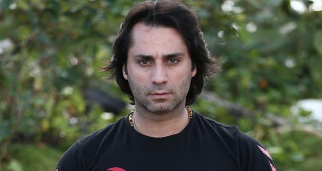 Neden herkes sana srekli 'abi' desin ki?  <p>Bir de lgn Sedat abimiz var.<p>    "Abiyim ben abii abiii!" deyip duruyor.<p>    Yahu sen herkesi Kk Emrah m sandn?    Neden herkes sana srekli 'abi' desin ki?