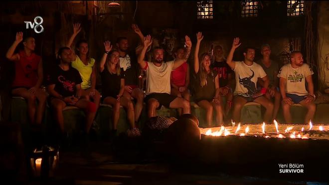 Survivor izlemeye baylyorum. nce kafamda bir ampiyon belirliyorum. Sonra oylar, destekler... Byle geiyor aylar. <p>     Bu sene iin de ylesine heyecanlydm ki, dedim kzlarn lise ak lhan Mansz var, dierlerini izlemeye ne hacet!<p>     Ama zamanla "Bu lhan Mansz m, yok ya, deil herhalde!" demekten bir hal oldum. O nasl bir ego, o nasl kasnt tribi, gerine gerine yrmeler, herkesi susturmalar!