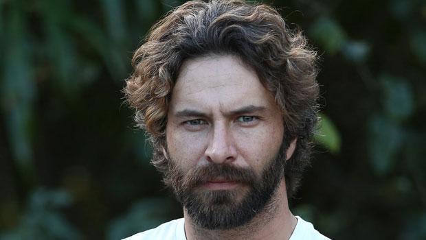 Gnlller'de Gkhan diye bir ocuk var, tenorler gibi hep ayn tonda baryor ama kimse onu dinlemiyor. te o anlarda ok eleniyorum.