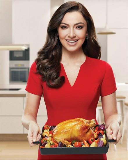 Daha nce birok reklam filmlerinde rol alan popu imdi de bir pili markasnn ekran yz oldu.