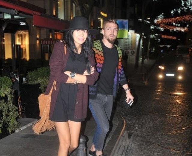 nl futbolcu Caner Erkin ve Asena Atalay, geen yl ocak aynda stanbul 2. Aile Mahkemesi&#8217;nde anlaarak boand. 6 yanda ocuun velayeti de annede kald. Habertrk'n haberine gre mahkeme, taraflarn imzalad tarihsiz boanma protokoln tasdik etti.