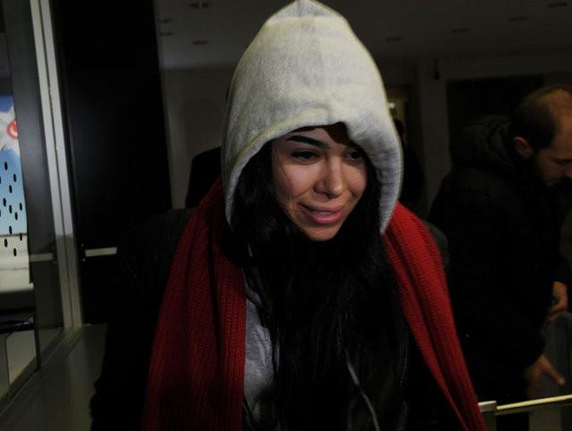 Asena Atalay ve Caner Erkin arasnda sular durulmuyor. 2010 ylnda evlenen ve getiimiz yl boanan ift arasnda gerilim devam ediyor. Caner Erkin'in 2 Ocak tarihinde kran Oval ile evlenmesinden sonra iler iyice kzt.