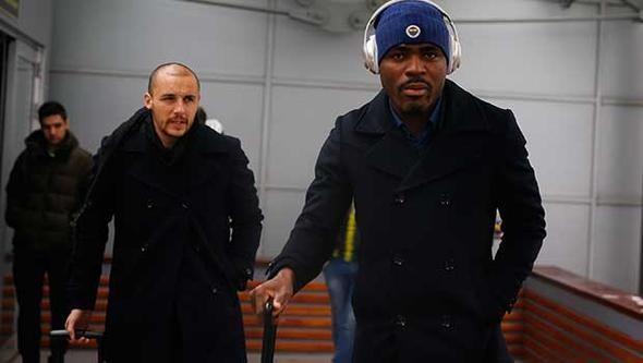 Fenerbahe'nin UEFA Avrupa Ligi ikinci tur ilk manda Krasnodar'a 1-0 malup olduu man ardndan sosyal medyada Emenike'ye byk tepki vard.