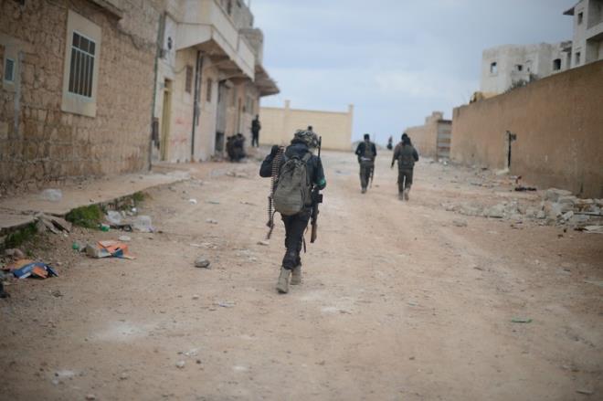 Trk Silahl Kuvvetleri (TSK) ve SO'nun Trkiye snrndan Suriye ilerine ilerleyii 35,1 kilometre derinlie ulam bulunuyor. Harekatn balatld 24 Austos 2016'tan bu yana bin 927 kilometrekarelik alan terr rgtleri DEA ve PYD/PKK'dan temizlendi.