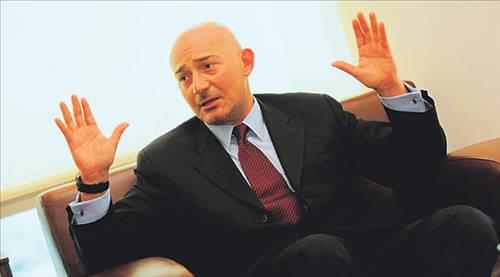 Dou Holding Ynetim Kurulu Bakan Ferit ahenk: 2.6 milyar dolar ile 4.srada