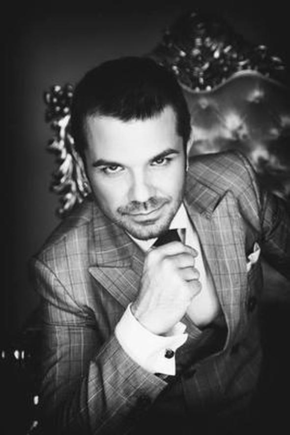 Kenan Doulu, imdilerde yapt albmlerle sat rekorlarn zorluyor...