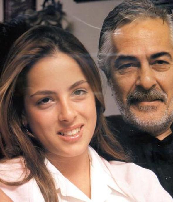 lk kez dokuz yandayken" Bir Halk Dman" isimli oyunda sahneye kan ve babasnn kzn oynayan Rutkay, ardndan Kelanl Ali Destan ile izleyici karsna kt.