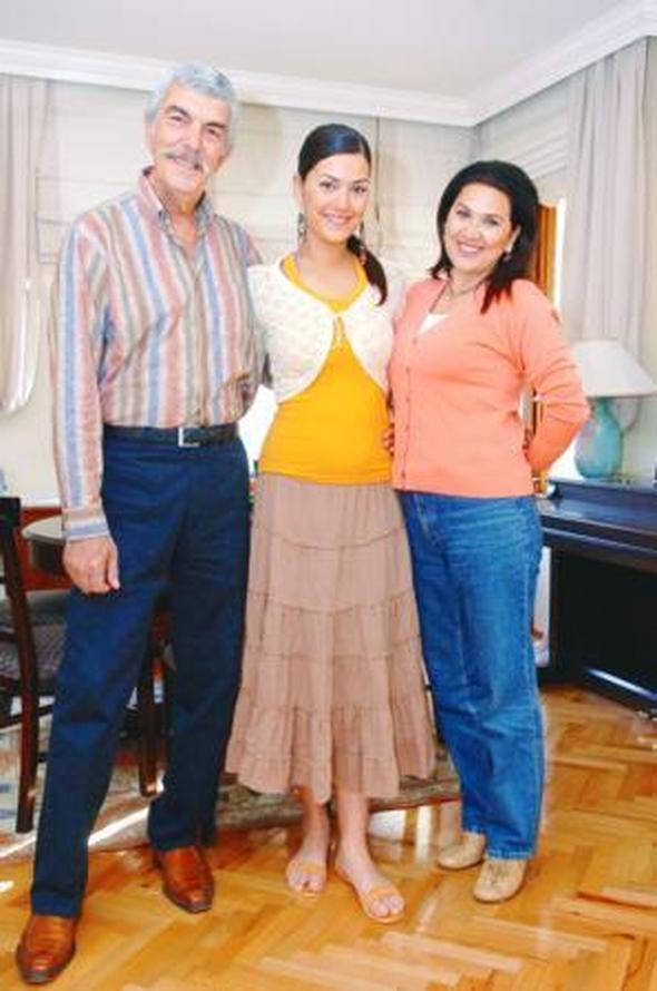 Yllarca setlerde babasn izleyen Bergzar Korel, yeni nesilin baarl oyuncularndan biri.