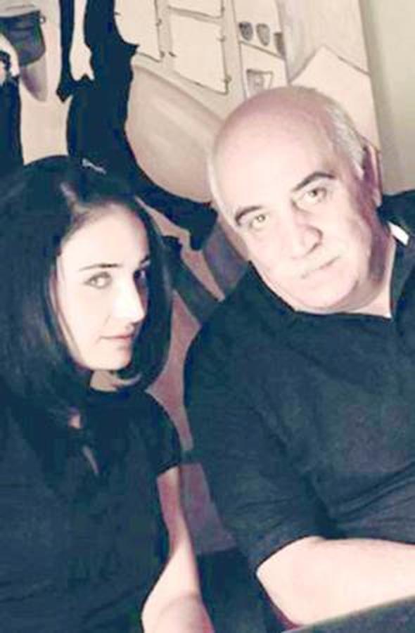 Oyuncu Snmez Atasoy'un kz olan Fadik Sevin, "Bizim Evin Halleri" isimli dizi ile kariyer hayatna balad.