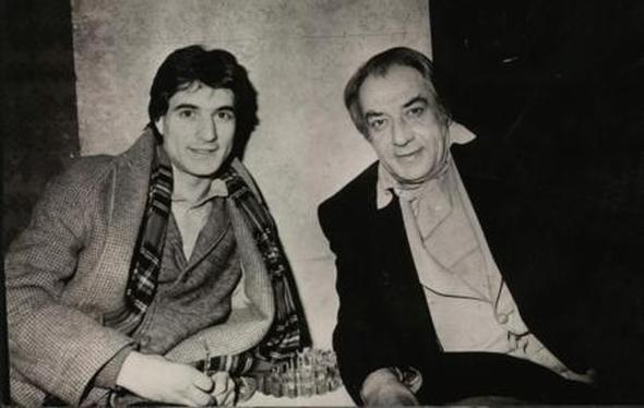 Beyazperdenin emektarlarndan Sadettin Erbil'in olu olan Mehmet Ali Erbil, ocukluk yalarndan beri kameralara aina.