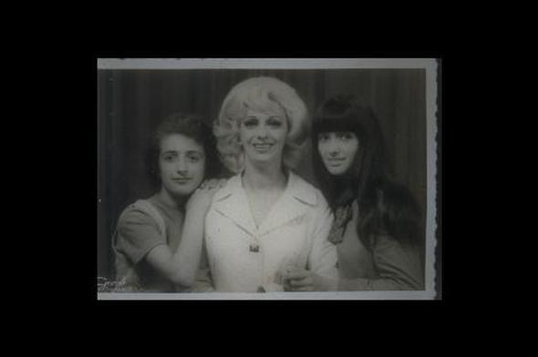 Yapt aklamalar ve sivridilli eletirileri ile magazin basnna malzeme veren Mjde Ar, Trk televizyon tarihinin ilk dizisi Ak- Mamnu ile hreti yakalad.