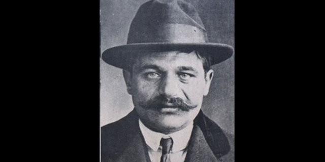 IK MANOL  Tokat doumlu k Manol nl stanbul kabadaylar arasnda adam ldrmemi tek kii unvanna sahip. kan kavgalarda ve dellolarda da silah kullanmayan k Manol sadece kafasn ve yumruunu kullanrd.