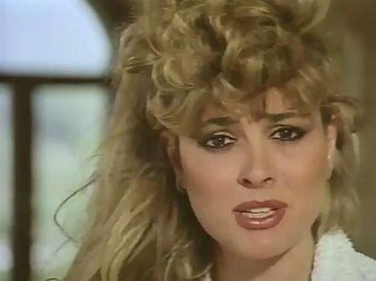 1978 senesinde "Oya" rolyle kamera karsna geen  gzel, o yllarda henz 18 yandayd.