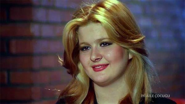 Daha sonra bir ok projede de rol alan bu kii nl sanat Harika Avc'dan bakas deil.