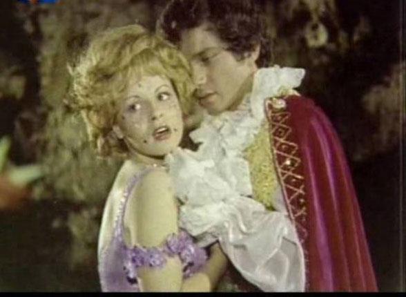 Sevilen oyuncu Yeilam'a damga vuran Hayat M Bu 1972 Gelinlik Kzlar 1972 Fatma Bac 1972 Battal Gazi'nin ntikam 1972 Sinderella Kl Kedisi 1971 Hayat Sevince Gzel 1971 filmleriyle tannyor.