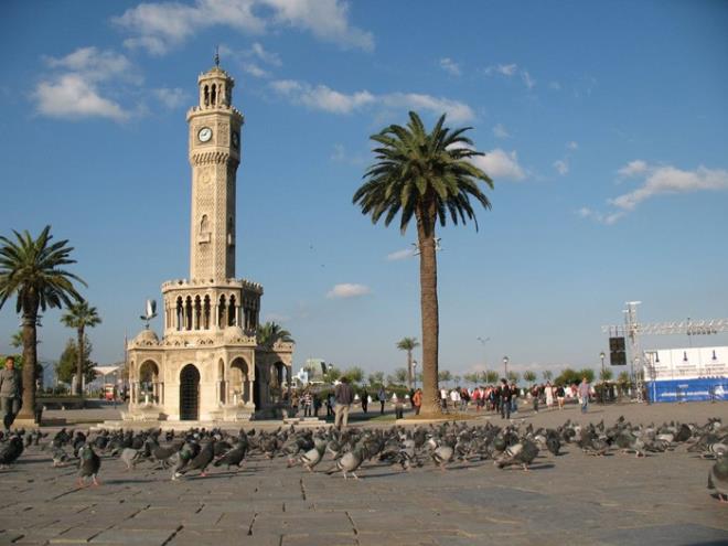 ZMR    AK Parti'nin yzde 31, MHP'nin ise yzde 11.4 oy oranna sahip olduu zmir'de ise AK Parti ve MHP yzde 42.4 oy oranna sahip.