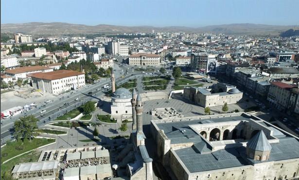 SVAS    Oylarn yzde 68.7'sini AK Parti'nin yzde 11.8'ini MHP'nin ald Sivas'ta ise sandktan yzde 80.5 kt.