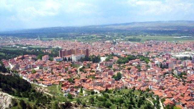 KTAHYA    Oylarn yzde 67.6'sn AK Parti'nin, yzde 15.8'ini ise MHP'nin ald Ktahya'da iki parti 83.4 orannda oy kard.