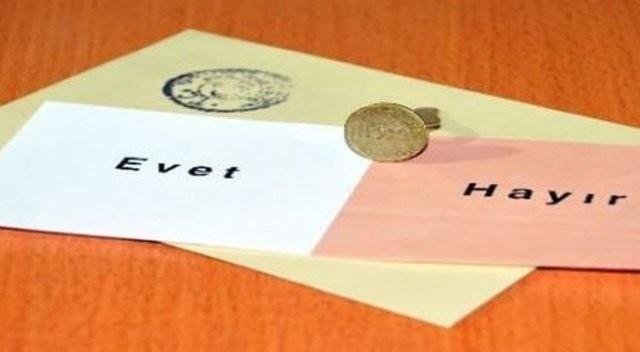 1 Kasm seimlerinde AK Parti yzde 49.50 oy alrken, MHP ise 11.90 oy ald. Anayasa deiiklik srecinde ortak hareket ederek birlikte 18 maddelik deiiklik tekifini karan iki parti, referandum srecinde de &#8220;evet&#8221; paydasnda bulutu.