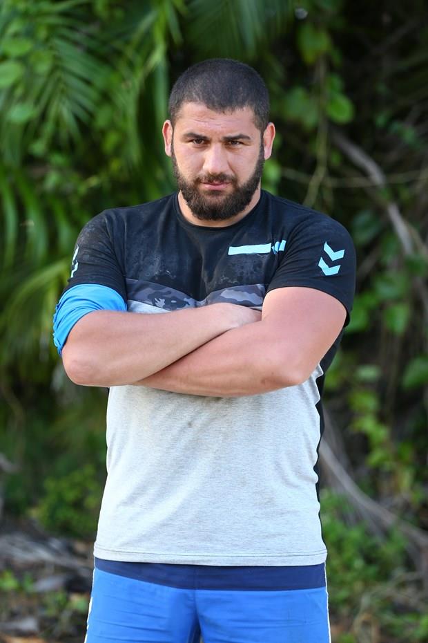 Gnlller takmnda yer alan Sadin Bakr ise Acun Ilcal ikinci ocuunun dnyaya geldiini syledi. Mjdeli haberi alan Sadin gzyalarna hakim olamad. ocuuna mer Seyit ismi verilen Sadin, "Gnlerdir bu haberi bekliyordum. u an anlatlamaz bir mutluluk ierisindeyim. Vatana millete hayrl bir evlat olarak yetiecek" aklamasn yapt.<p>    Daha sonra ise Acun Ilcal tarafndan eiyle konumasna izin verilen Sadin, 'facetime' grmesi sonucunda ocuklarnn ve einin salkl olduunu rendi.<p>    te Survivor'n beinci haftasnda yaananlar...