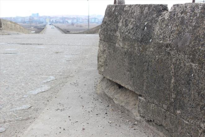 Projesi onaylanan kprnn restorasyonuna henz balanamadn ifade eden bilen, "Kprnn restorasyonuna ilikin proje yaplp onayland ancak yaplan ihale birtakm gerekelerle ilgili kurum tarafndan iptal edildi.