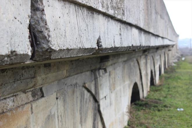 Kprmz bilindii zere Karayollar Genel Mdrl'ne ait bir st yap, bunun restorasyonu da ilgili kurum tarafndan yaplacak. Kprde kalc bir hasar meydana gelmeden, bir an nce ihaleye klp restorasyon almalarna balanmas gerekli." diye konutu.