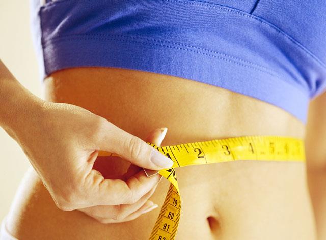 Sindirimi gelitirir   <p>  Limon karacierinizin daha fazla safra retmesini salayarak yiyeceklerin daha kolay yaklmasn salar ve yiyeceklerdeki besleyici eler daha kolay sisteminize karr. Ayrca bal antibakteriyel zelliiyle sizi enfeksiyonlara kar korur. Bunun yan sra mukus retimini destekleyerek toksinlerin daha kolay atlmasn ve kilo dengesinin korunmasn salar.