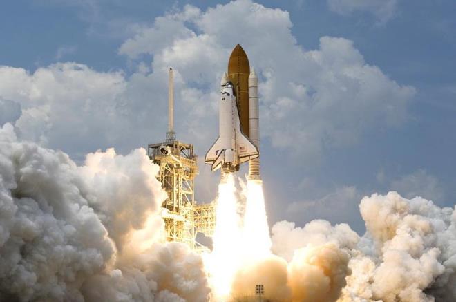 Btn tulara basarak uzaya roket frlatan NASA grevlisi klkl.. Frlatmaya son 10..9...8..3..1!