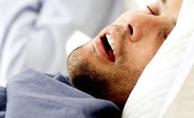 Uykuda rahat nefes alamama sonucu meydana gelen oksijen kayb, gz sinirlerine hasar veriyor. Kandaki gaz seviyesini normalin stnde artryor. Her iki durum da glokoma yol ayor.