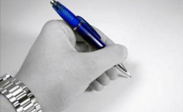 - Genelde solak olur