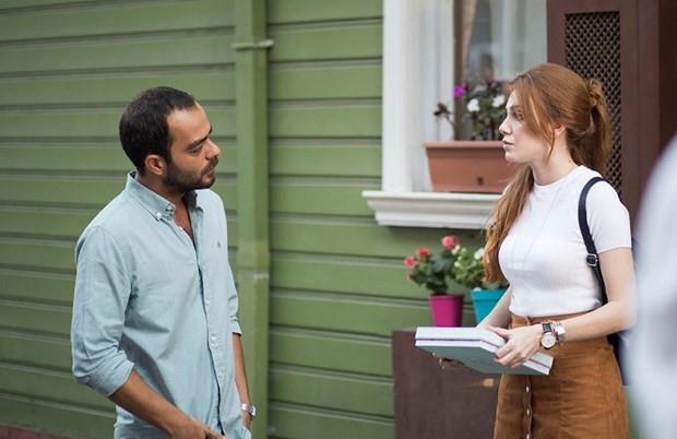 Dizide Defne&#8217;nin (Elin Sangu) evinin bulunduu semt ise Saryer.