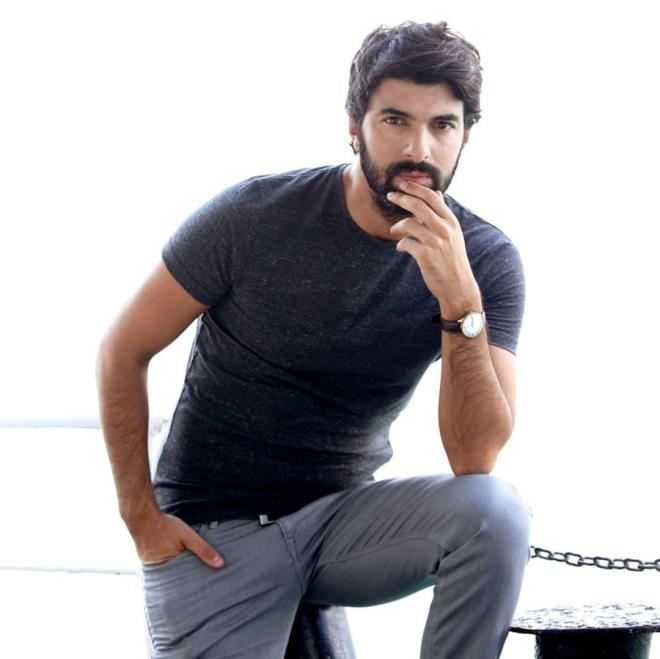 Dier bir okta erkek oyuncular kategorisinde yaand. Zirveyi 651 oyla Engin Akyrek ele geirdi.