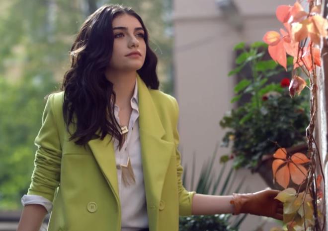 kadn sanatlar dalnda lkin Tfeki, Esra Dermancolu, Hazal Ergl ilk 3 sray ald.