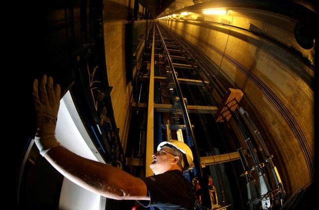 Asansr kazalarnn ou aslnda halat kopmas sebebiyle meydana gelir.