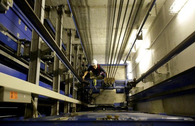 Kabin yere akldnda meydana gelen iddet kemikleri etkilemese bile organlar byk ihtimalle zarar grecektir.