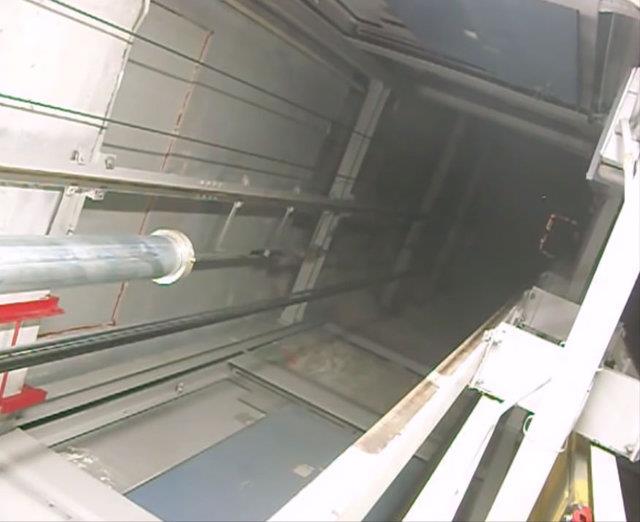 Tam asansr dmek zereyken zplamak, kenarlara sk sk tutunmak, yere yatmak, yukar trmanmak ve daha nice fikirler...