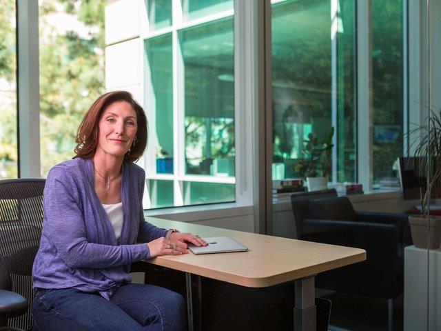 25: Kate Bergeron<p>    alt irket: Apple