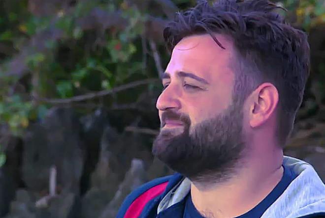 ...Benim mcadelem de ortada. Son zamanlar yle bir ey gryorum. Bu gitme adaylar devaml zgemileriyle ilgili acitisyon ve dram ierisindeler. Madem ki moda oldu ben de syleyiyim. Kimseye ezilip bklmem, kimseye eilip bklmem. zgemiimle de ilgili hibir eye ihtiyacm yoktu. Allah babamdan raz olsun. Orta halli semtin orta halli ailesinin ocuuyum. Ben burada milletin merhamet oylarna deil adalet oylarna talibim, korkmuyorum.