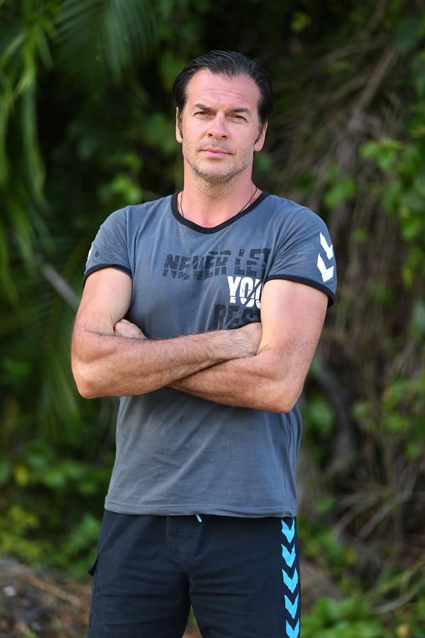 Elemeye kalan Fatih'in szleri ise yle:    "Bugn ne zaman greceimle ilgili hep kafamda bir ey vard, bu kadar erken beklemiyordum aslnda. Yartm arkadalarn en by benden 10 ya ufak, olabiliyor byle eyler. Kendime kzdm ok zaman da oluyor gerekten, yapamadmla ilgili. Bazen bu yapamama sebeplerimi iimden deil de dtan sylediim iin mazeret olarak algnlad zamanlar da oldu. Bunu sonra anlayp dzeltmitim. Ben hakka, hukuka ok dikkat ederim. Herkesi mutlu olmaya tevik etmeye alrm. Ada hayatnda bunu ne kadar gsterdim bilmiyorum ama Furkan kardeime kesinlikle kzmyorum. Durumum da belli. Ben byle deilim, glym, ama tabii ki az. Olabiliyor. Hakkmzda hayrls olsun inallah."