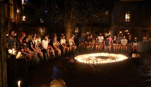 Eleme konseyinde nller takmndan ad en ok yazlan Sadin ile Gkhan'n adn verdii Erdi Survivor'n altnc haftasnda elemeye kald.