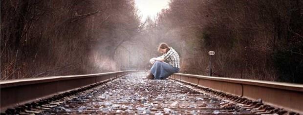 Tiroid hastalklar: Tiroid hormonlarnn azlnda % 50 orannda depresyon grlebilir. Halsizlik, yorgunluk, dikkat azalmas ve itah deiiklikleri gibi belirtiler daha sk yaanr.