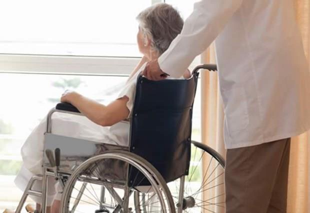 Fel-nme: Fel sonras depresyon grlme skl % 50&#8217;dir. zellikle erkeklerde daha sk grlr. El ve ayaklar gibi bedeninin nemli blmlerini istedii gibi kullanamamak fiziksel olduu kadar, duygusal problemler de yaratr. Birilerine baml olmak dncesi, yetersizlik hissi ve bu durumdan youn derecede utanmak riski arttr.