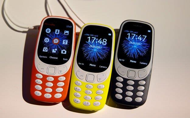 3310 RENKLEND<p>    Orijinal 3310 modeline gre daha kk, hafif ve ince olan yeni model; sar, yeil ve lacivert gibi renk seenekleriyle cvl cvl bir grnme sahip.