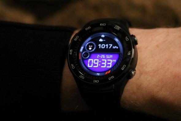 ki akll saat daha: Huawei Watch 2 ve Huawei Watch 2 ClassicHer iki saat de Android Wear 2.0 iletim sistemiyle geliyor ve bununla birlikte Android Pay desteini de getiriyor. te yandan yine her iki saat, IP68 sertifikasna sahip. Yani saatler su geirmiyor.