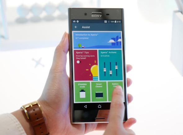 Telefonun arka kamerasna ayrca dikkat etmek gerekiyor. nk Motion Eye sensre sahip, 19 MP'lik arka kamera, 960fps slow motion video kaydedebiliyor.