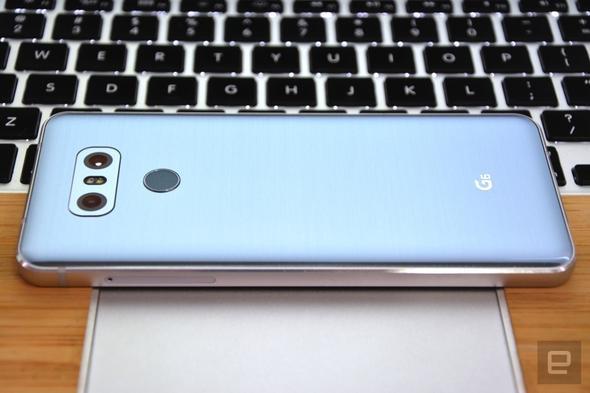 LG G6'da LG'nin en ok stnde durduu alan, telefonun FullVision ekran. Firma, FullVision ile daha byk, telefon deneyiminizi daha youn bir hale getiren bir ekran sunmay amalyor. Telefonun boyutlarnda byk bir deiiklik yaplmadndan, LG G6 tanabilirlik konusunda da iddial.