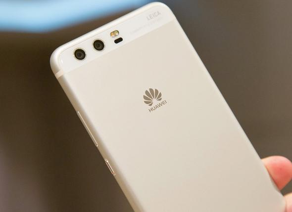 Android 7.0 Nougat ile gelen P10 serisi, Huawei'nin yeni EMUI 5.1 yazlm katmann kullanyor. Android'in ekirdeinde, bellek ynetiminde, plk toplama (garbage collection) ve dokunmatik tepkiselliinde yaplan gelitirmeler, Huawei'ye gre uygulamalarn yklenme srelerini yzde 30'a kadar hzlandryor.