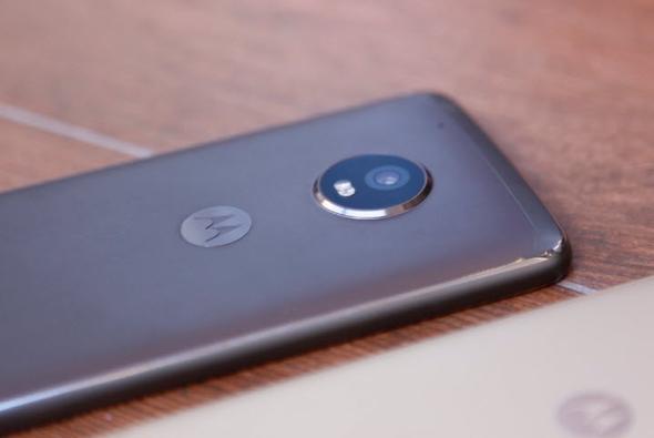 Peki, telefonlarn fiyat ne? Moto G5'in 2 GB RAM ve 16 GB depolama alanna sahip modelinin 199&#8364;'dan sata sunulmas planlanyor. 2 GB RAM ve 32 GB depolama alanlna sahip Moto G5 Plus ise 229 dolardan gelecek.