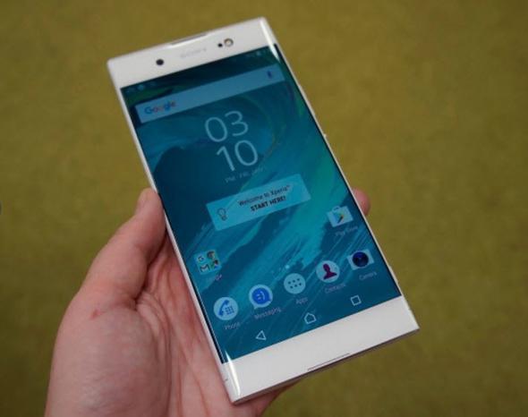 Helio P20 ilemciden gcn alan Xperia XA1, 3 GB RAM destei sunuyor. Micro USB girii nedeniyle bizi biraz zen cihaz, 2.300 mAh'lk batarya ile geliyor. Dier teknik zelliklere baktmzda ise 32 GB dahili depolama alan, Mali-T880MP2 GPU ve Android 7.1 Nougat iletim sistemi ne kyor.